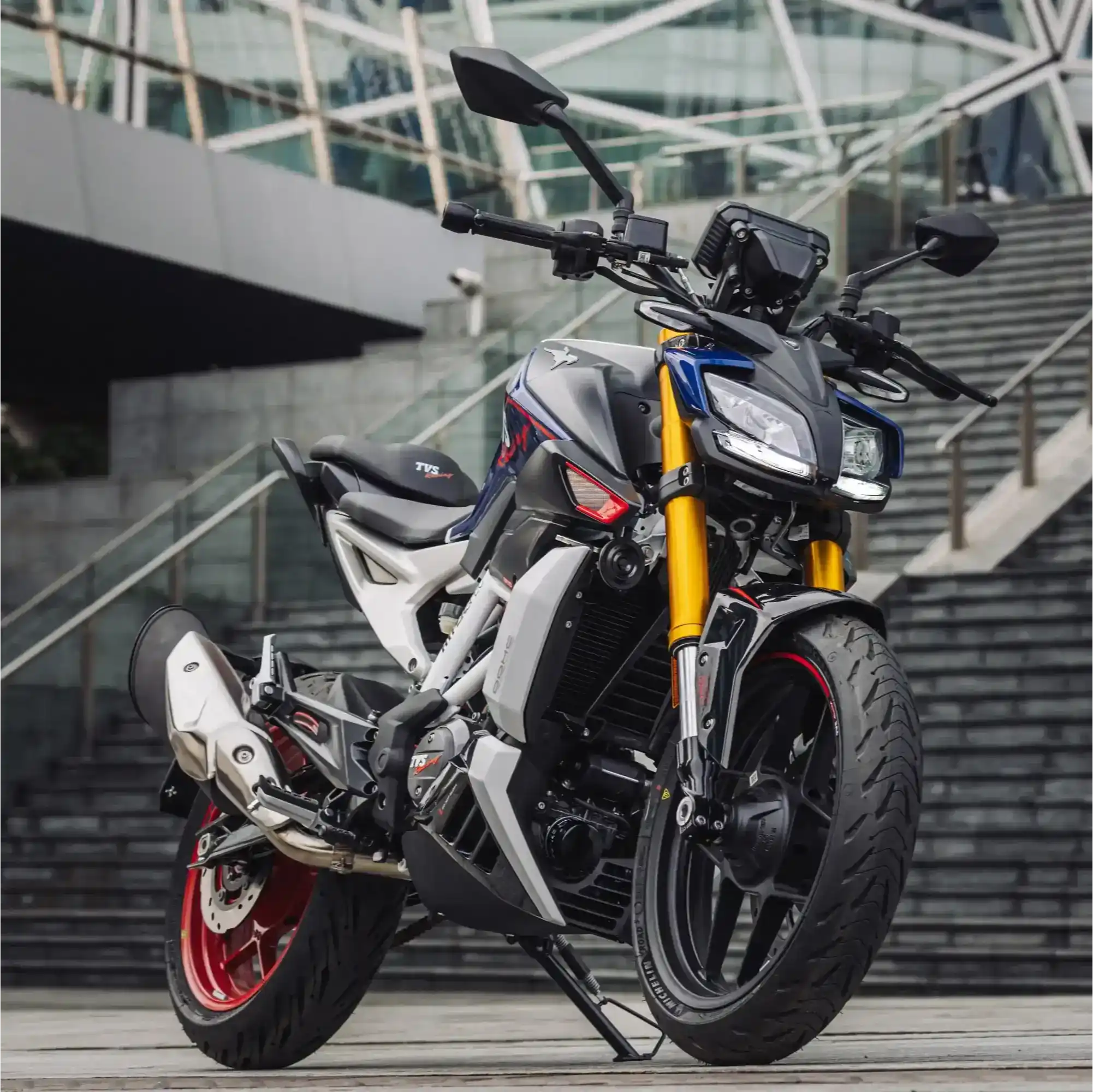 TVS Italia 033
